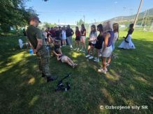 Ukky vojakov 11. brigdy Vzdunch Sl Nitra na zdravotnckej kole v Nitre